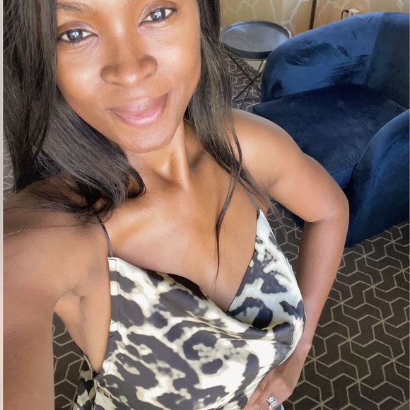 Meet your Posher, Whitney - Picture 1 of 1